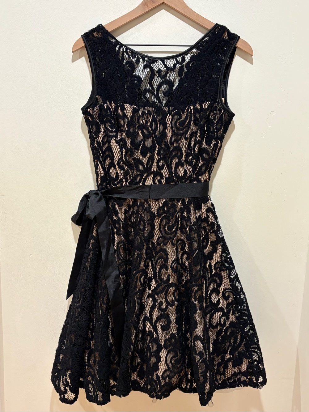 Betsy & Adam Fit & Flare Black Lace Dress Ribbon Waist Sash Tie Women’s Size 6